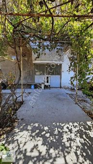 Yeşilyuvada Satılık B+2katlı Müstakil Bahçeli Bina (432 M² Arsa)