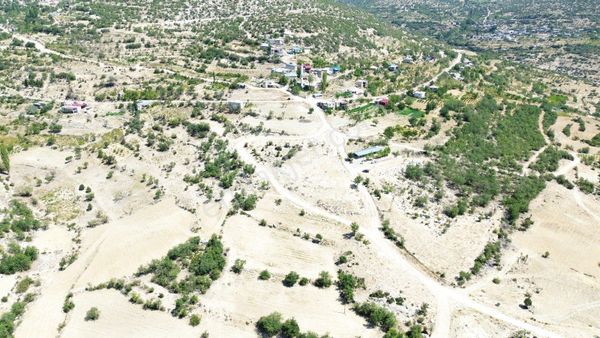Mut Çömelek Köyü Üzüm Bağı Ve Tarla