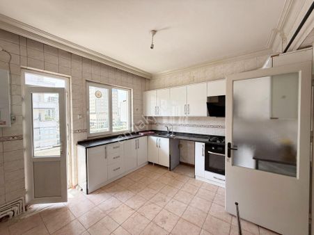 Grand Otel Karşısı Çift Balkonlu 3 Cepheli Kiralık 3+1 Daire