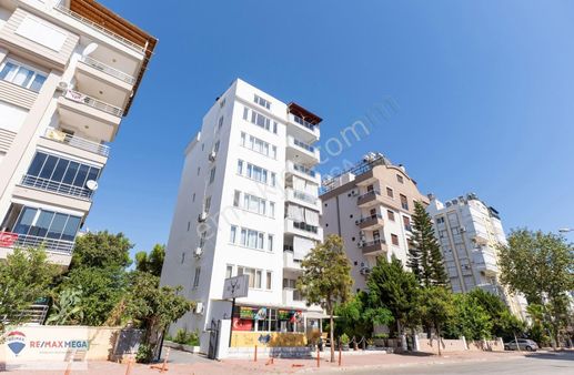 Altınkum'da Geniş Teraslı, Jakuzili 4+1 Kiralık Daire