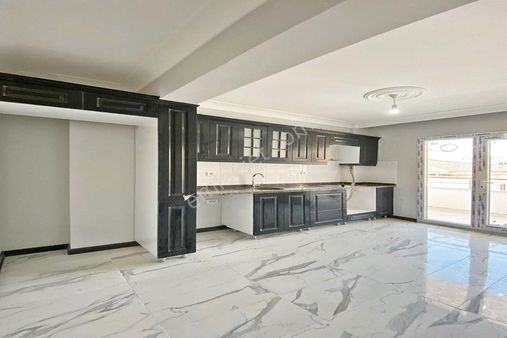 Bahçeşehir Akbatı Merkezde Lüx Tasarımı İle Satılık 2+1 Arakat