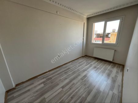 Barış Mahallesinde Teraslı 2+1 Kiralık