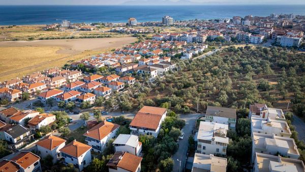 Ayvalık Sarımsaklı'da Mükemmel Konumda Satılık Bina