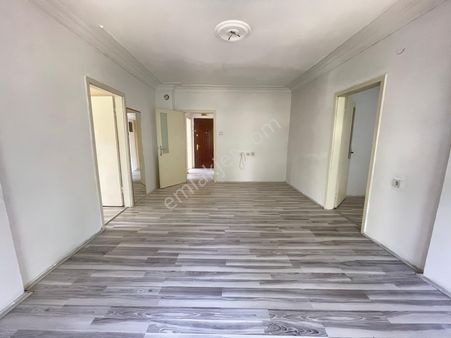 Uyanış'ta Cadde Üzeri Acilll Temiz Yapılı 1nci Katta 3+1 Daire