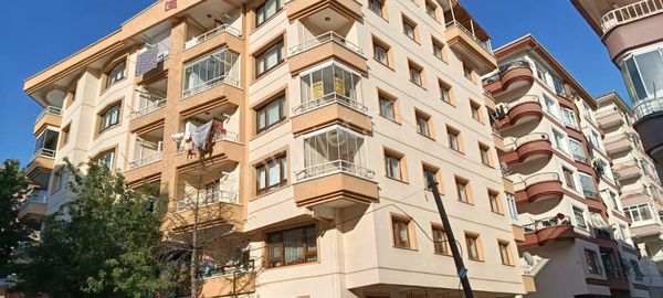 Merkez Emlak 3+1 Kat 1 Ön Cephe Alt'a 3 Daire Var İçi Yapılı 120 M2 Güney