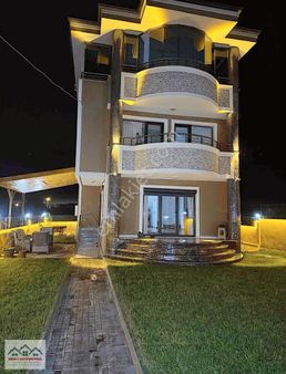 Deniz Manzaralı 300m2 Müstakil Arsa İçinde Eşyalı Tribleks 5+1