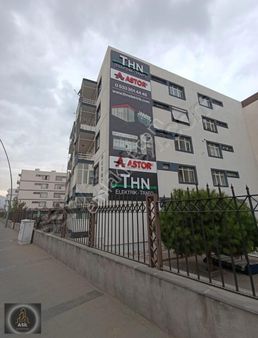 Çarşı Merkezi Konumlu Tranvay Yanıbaşında Kombili Satılık Daire