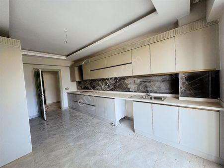 İtibar' Dan Ertuğrulgazi' De Göl Manzaralı 3,5+1 Satılık Daire