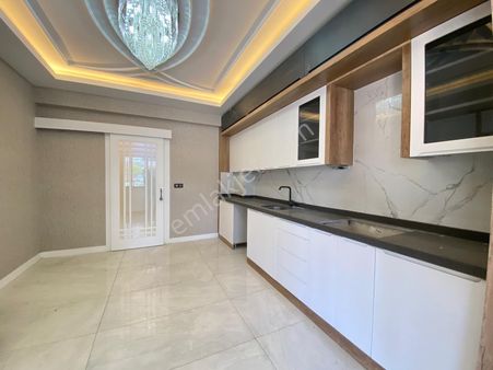 İtibar'dan Abdulhamidhan'da Giyinme Odalı Satılık 3,5+1 Daire