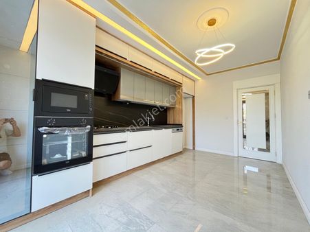 Arya'dan Akçay'da Şık Tasarımlı Satılık 3+1 Daire