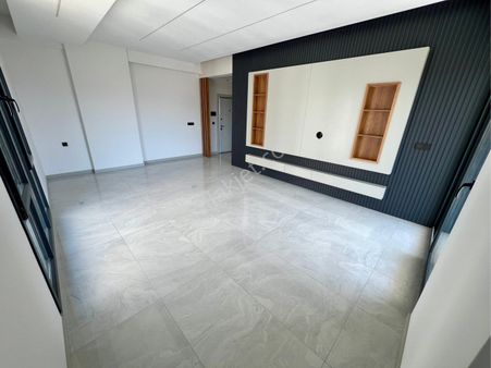 Yenişafakta Lüks Dizayn 2+1 Açık Cepheli Satılık Daireler