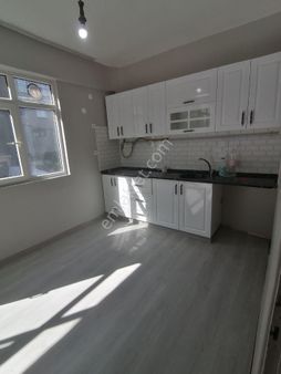 Ümraniye Tepeüstü Metro Lar Yürüme Mesafesi 1.kat Balkon 3+1 135 Metre Kiralık Daire Ev Ulaşım Cd.