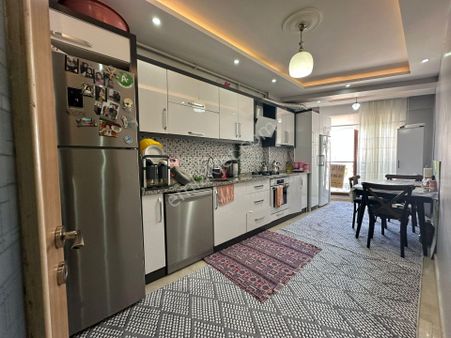 50 Yıl Mahallesi 3+1 145 M2 5 Katlınım 3katı Petek Kombili Full Özelikli Kapalı Mutfak