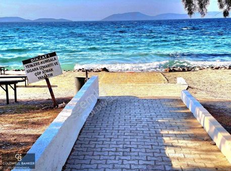 Çeşme Denize Sıfır Site İçi Satılık Tam Müstakil 3+1 Villa