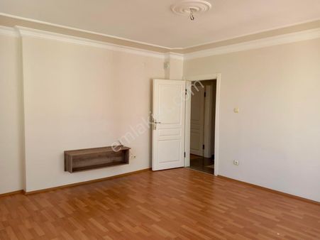 Çorlu Merkez'de Cadde Üzeri Ara Kat 2+1 Satılık Daire