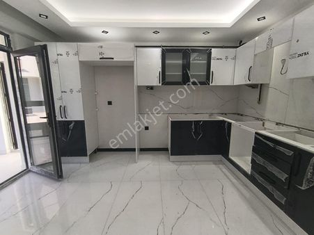 Çamlıca Mahallesinde Tombakzade Caddesi Yakını Satılık 3+1 Daire