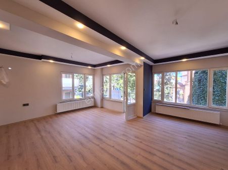 Aydın Efelerde Cadde Üstünde Yenilenmiş Satılık Daire