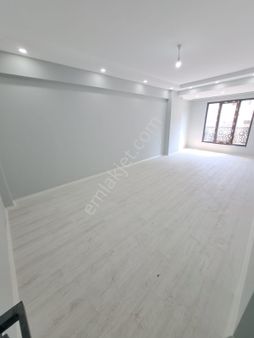 Toprak İnşaat...cadde Üzeri Kullanıma Hazır Lüks 3+1 Daireler!!!