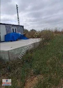 Üzerinde Yapısı Olan Elektrik Ve Suyu Olan Satılık Tarla