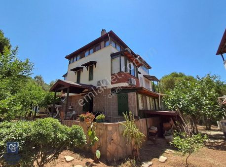 Akbükte Zarafetle Konforun Buluştuğu Denize Yakın,şömineli Villa