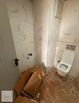 Royalpten Anayol Üzerinde Deniz Manzaralı Geniş 2+1 Daire...