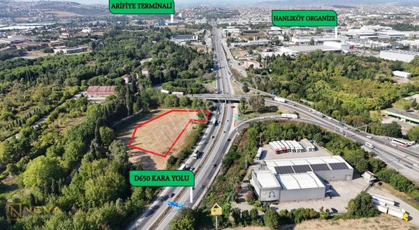 Arifiye Hanlıköy Mah. Satılık 7086 M2 D650 Cepheli Tarla