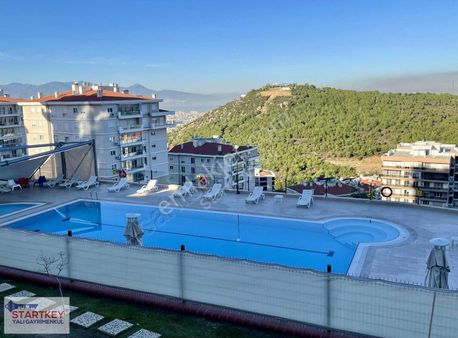 Bayraklı Körfez Mah. Havuzlu Güvenlikli Sitede Kiralık 4+1 Daire