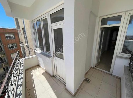 Pusula Emlaktan Çarşıda Kız Meslek Lisesi Karşısı 4+1 Asansörlü