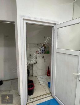 Altunoğlu'dan Esenyurtun Ana Merkezi Yerinde 200m2 Depolu Dükkan