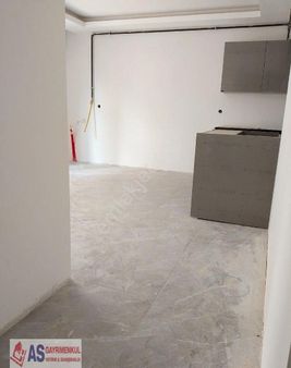 Bahçelievler De 1+1 Katta Köşe Bina