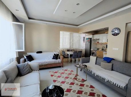 Deniz Mah'de Sahile Yakın Komple Yenilenmiş Yatırımlık 2+1 Daire