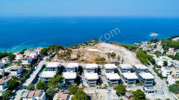 Kadınlar Denizinde Lüks Geniş Denize Yakın Satılık Villa