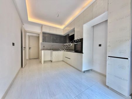 Saruhan Mahallesi 2+1 95 M2 5 Katlının Yüksek Zemin Kapalı Mutfak Ebeveyen Banyolu Full