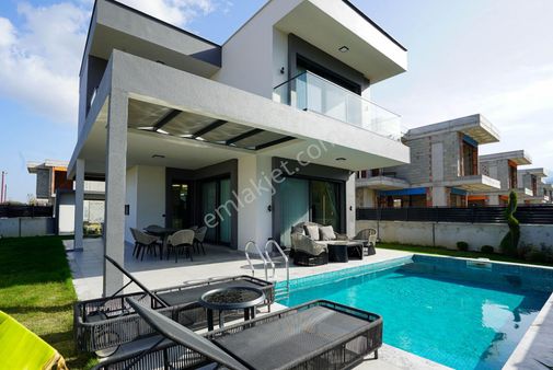 Kuşadası Güzelçamlıda Lüks Müstakil Satılık Villa