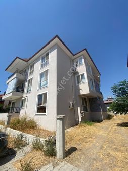 Ortaca Cumhuriyet Mahallesi’nde 2+1 Ebeveyn Banyolu Daire – 90 M², Pazarlık Paylı!