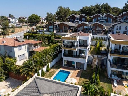 Kuşadası Soğucak'ta Müstakil Özel Havuzlu Eşyalı Villa-aidat Yok