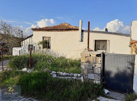 Dikili Demirtaşda 400 M2 Köşe Başı Arsa İçerisinde 3+1 Köy Evi