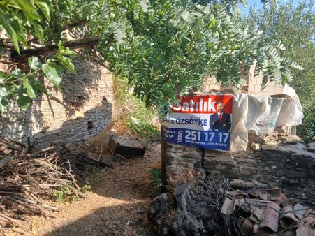 Bayındır Pınarlı'da Köy Içınde Üzerınde Ev Olan Satılık Arsa