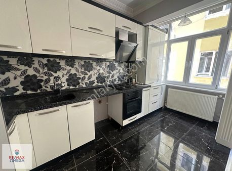 Fethiye Cad. Üstünde İçi Yenilenmiş 2+1 Kiralık Arakat Daire