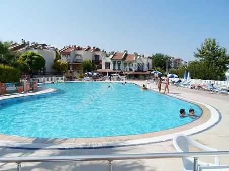 Kuşadası Kadınlar Denizi Havuzlu Sitede Full Yeni Tadilatlı