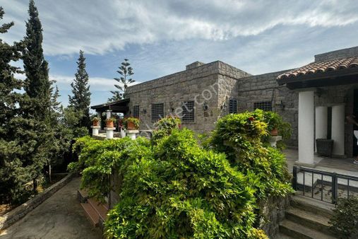 Yakaköyde Malikane Ve İmarlı Arsası