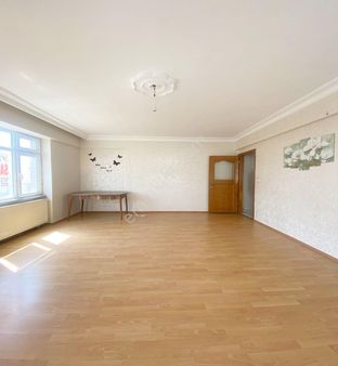 Avcılar Cihangirde İster Yatırımlık İster Oturumluk 2+1 Satılık Ara Kat Daire