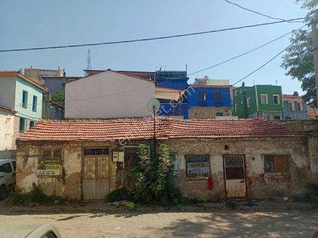 Ayvalık Hamdibeyde Cadde Üstü 105m² Arsa + 2 Ev