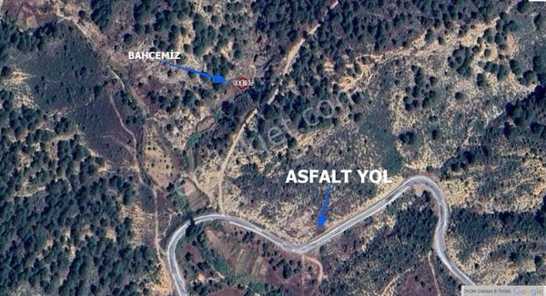 Manisa Demirci 'de 81 M2 Asfalt Yol Kenarı Yerleşim İçinde Bahçe