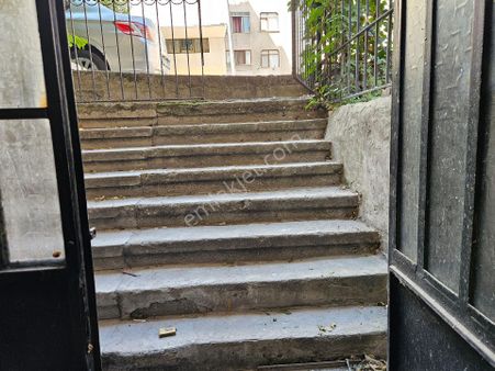 Güngören Haznedar Mahallesinde Satılık 150 Metrekare Depo, Dükkan