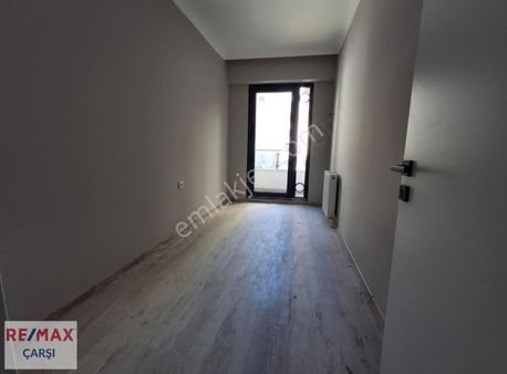 Remax Çarşı'dan İzmit Kuruçeşme'de Sıfır Kiralık 2+1 Daire