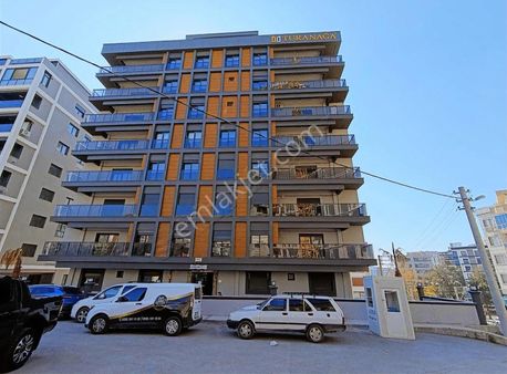 Çiğli Hastane Yakını Satılık Büyük Tip 1+1 Daire