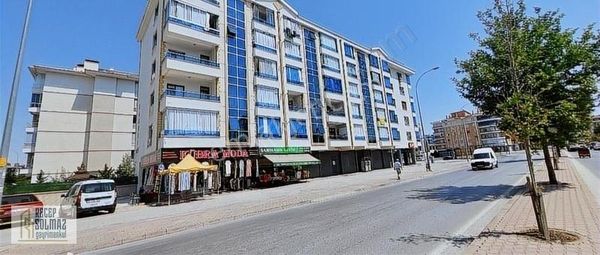 Erenler Mahallesı Başak Caddesi Satılık Cadde Cephe 3+1 Daire