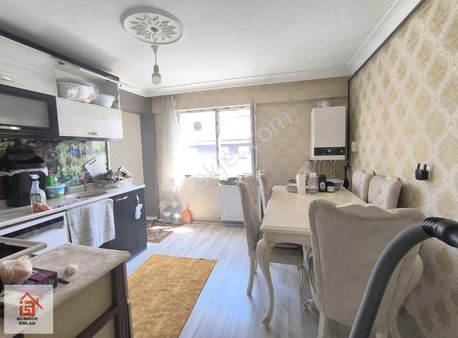 Güngör Emlak'dan Muradiye Lisesi Arkası Satılık 5+1 Daire