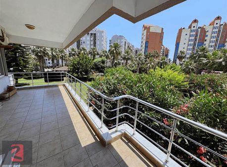 Konyaaltında Denize 50 Mt ,havuzlu Site De 4+1